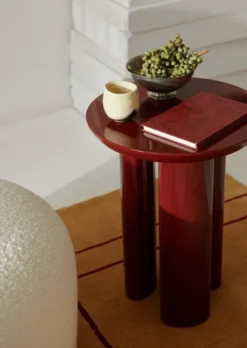 Tung JA3 sidebord, Burgundy Red fra &Tradition