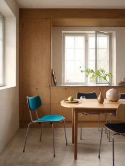 Vega Stol, mood 01104/krom fra Carl Hansen & Søn