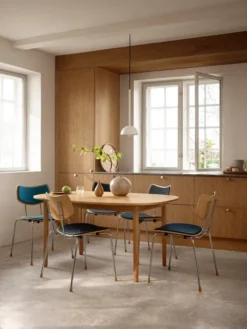 Vega Stol, mood 01104/krom fra Carl Hansen & Søn