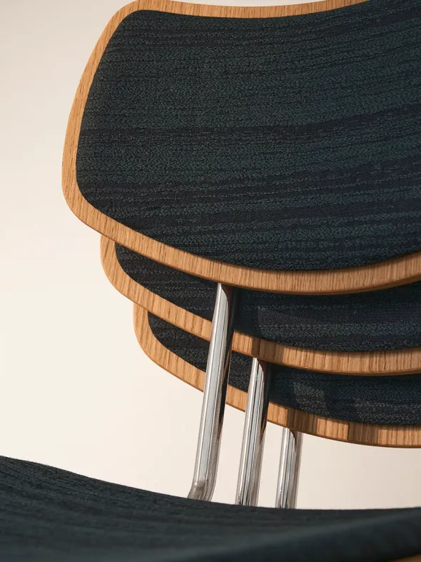 Vega Stol, mood 01104/krom fra Carl Hansen & Søn