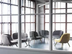 VIA57 Lænestol fra Fritz Hansen