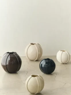 Vinci Vase 01, dark brown fra Louise Roe