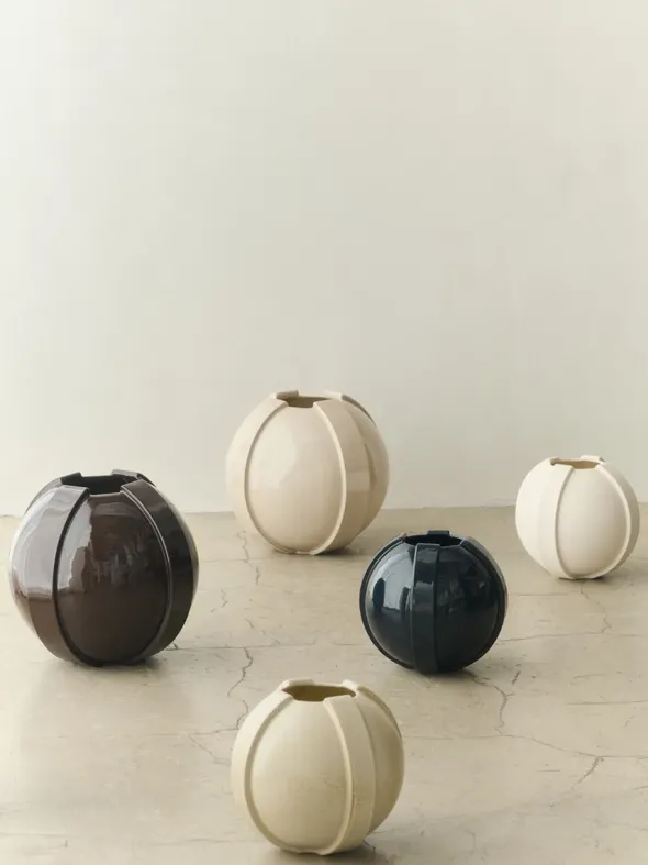 Vinci Vase 02, ivory fra Louise Roe
