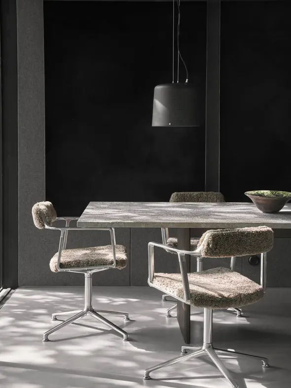 VIPP452 Swivel Chair, curly edition fra Vipp