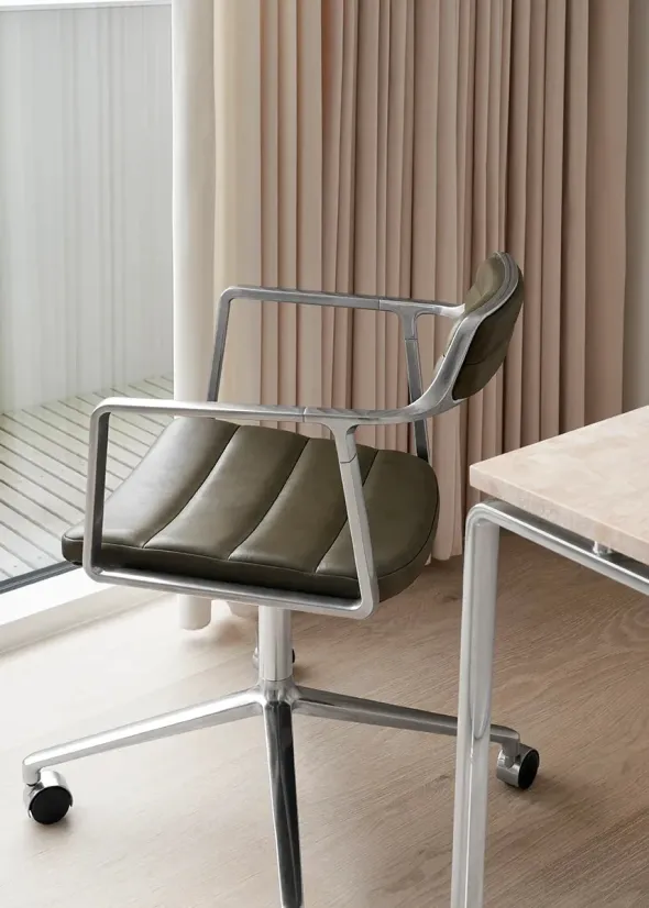 VIPP452 Swivel Chair m/hjul, bosco grøn læder fra Vipp