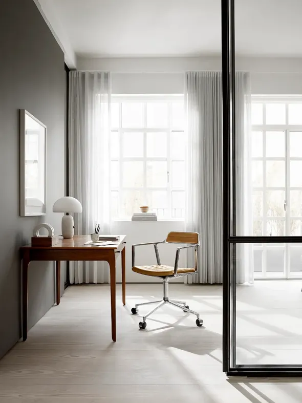 VIPP452 Swivel Chair m/hjul, camel læder fra Vipp