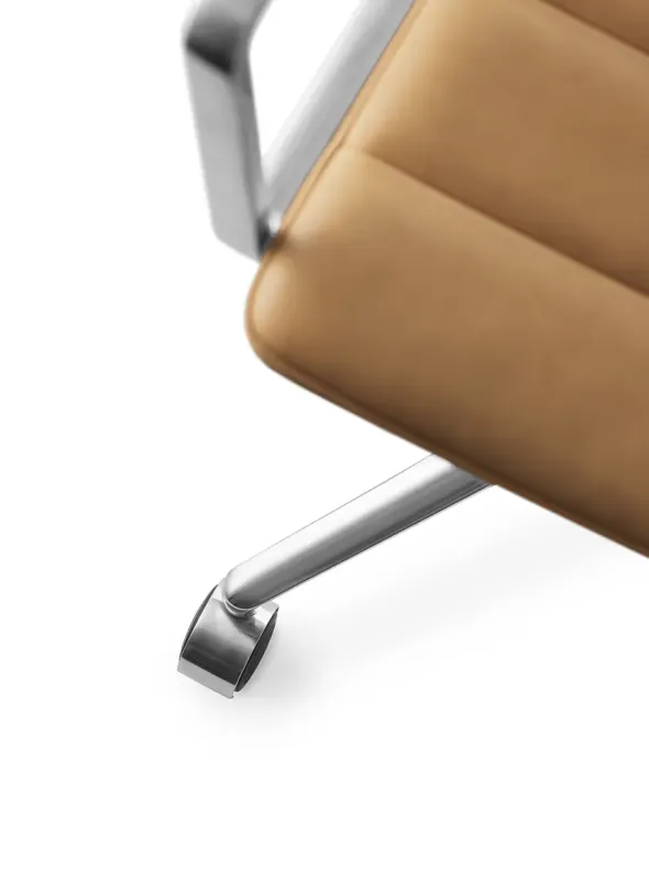 VIPP452 Swivel Chair m/hjul, camel læder fra Vipp