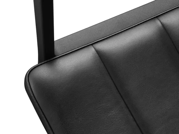 VIPP452 Swivel Chair m/sort stel & hjul, sort læder fra Vipp