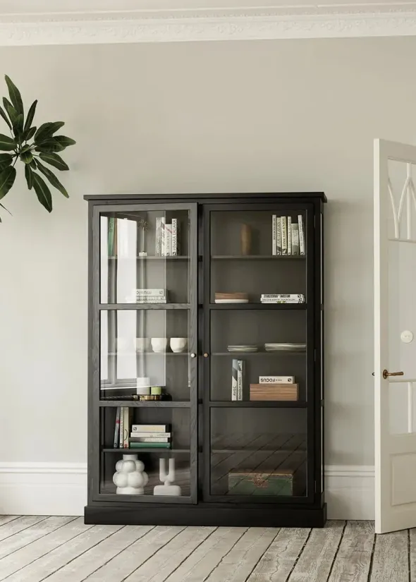 Vitrineskab N2, dark oak fra Lindebjerg Design