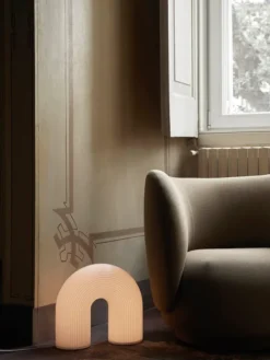 Vuelta Floor Lamp fra Ferm Living