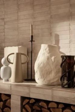 Vulca Medium vase, Off-white Stone fra Ferm Living