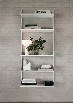 Wall shelf 1900 fra New Works