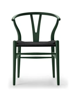 Y-stol CH24 Soft Green med sort flet af Hans J. Wegner