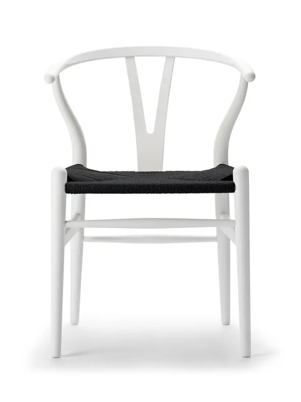 Y-stol CH24 Soft Natural White med sort flet af Hans J. Wegner