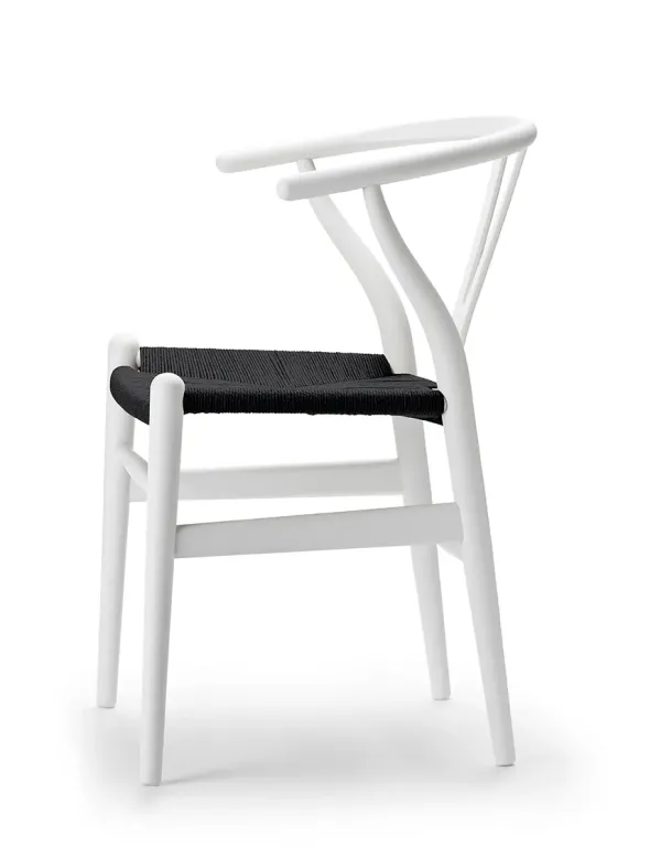 Y-stol CH24 Soft Natural White med sort flet af Hans J. Wegner
