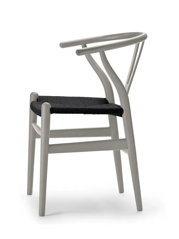 Y-stol CH24 Soft Silver Grey med sort flet af Hans J. Wegner